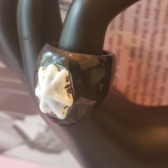 Vintage Chunky Ring Acrylic Seashell 1970sBlack - Picture 6 of 9